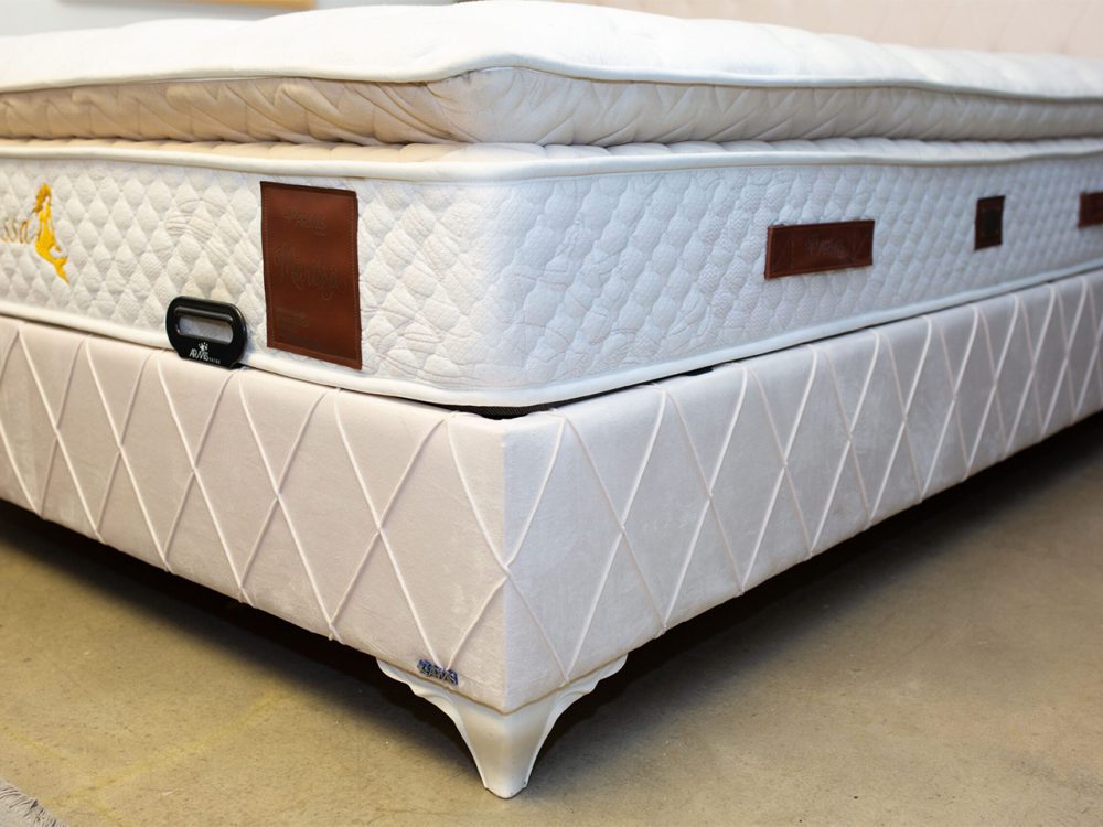 MERY מיטה זוגית עם ארגז מצאים דגם