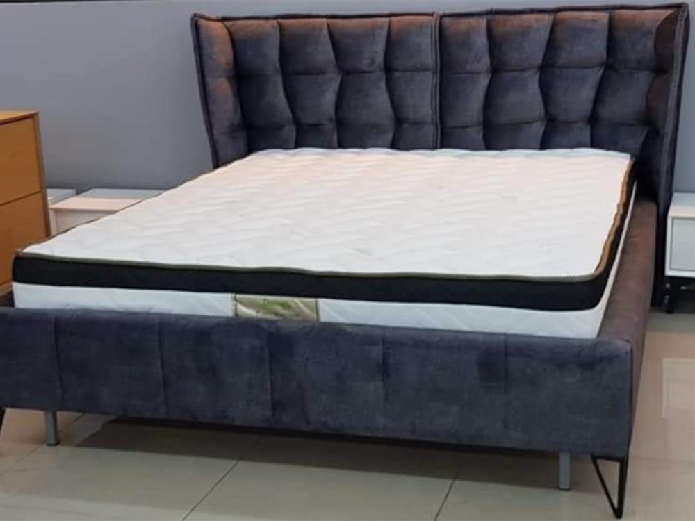 מיטה מרופדת בבד זוגית לפי גודל וצבע בבד רחיץ ברמה גבוהה דגם קוביות רפלקס