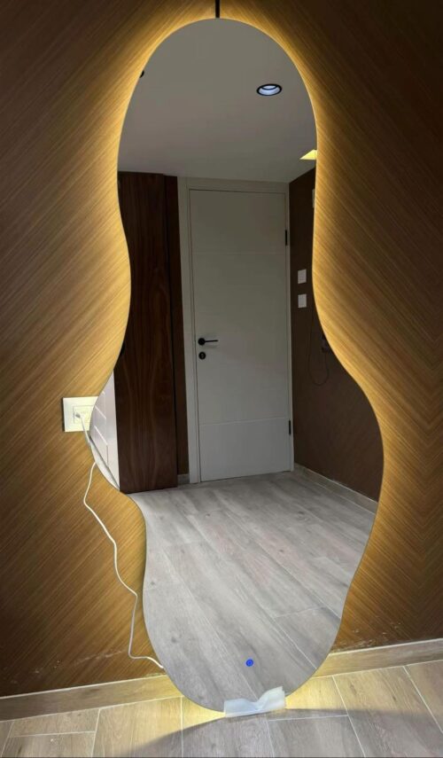 מראת גוף  דגם גל עם תאורת LED – עיצוב דינמי בגובה 180 ס"מ