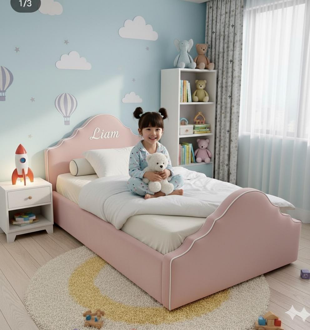 מיטה מרודפת מעץ מלא בהתאמה אישית - דגם ליאם