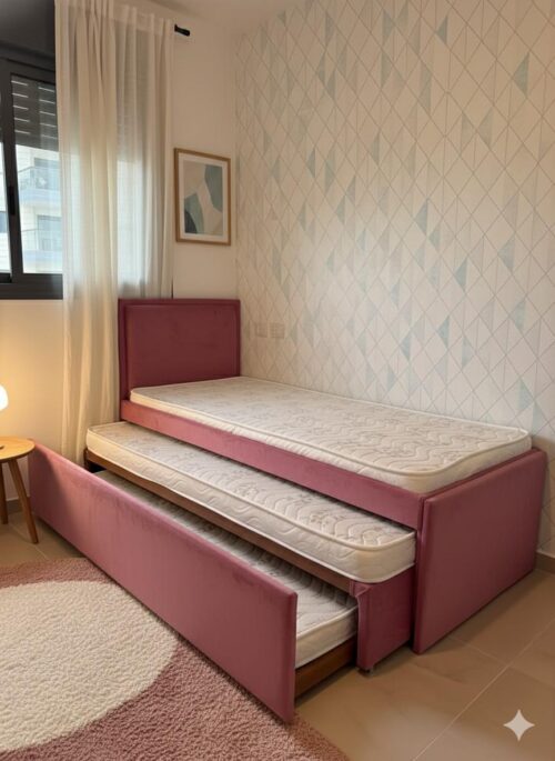 מיטה משולשת מרופדת דגם תומאס - בהתאמה אישית